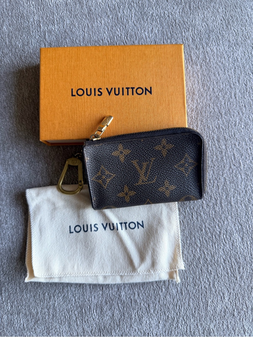 Louis Vuitton Brown Monogram
Noa Key Pouch Card Holder Olympe Blue